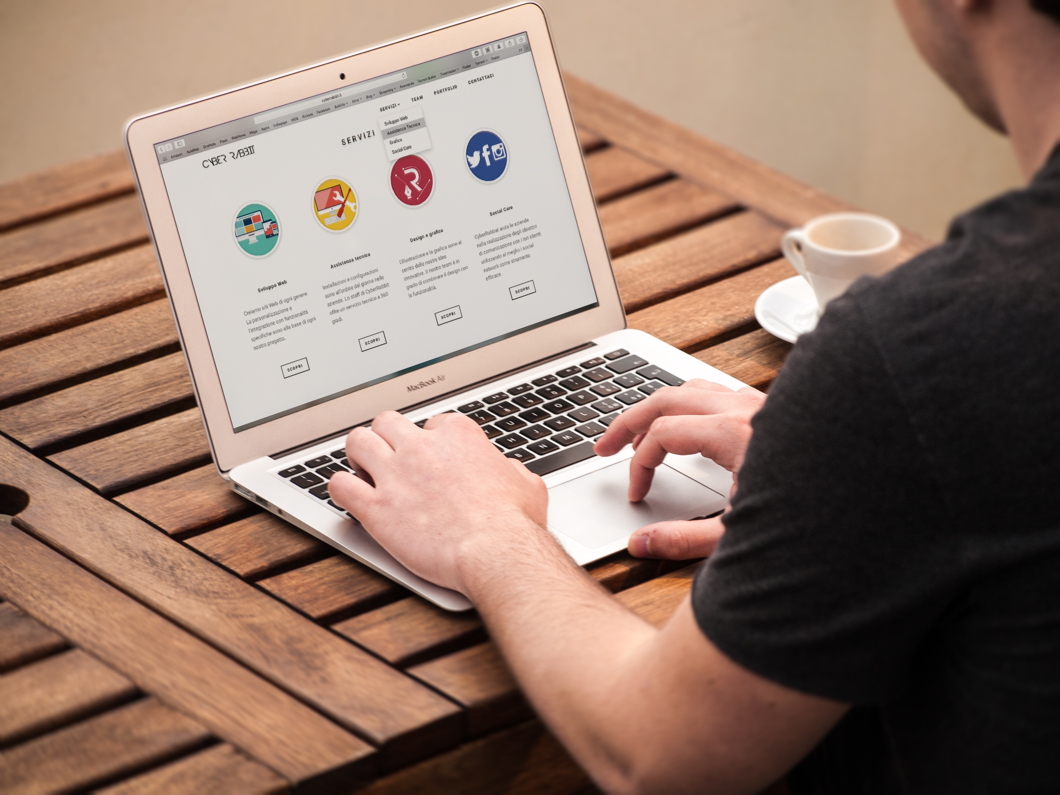 How Helpdesk Support Improves Employee Productivity