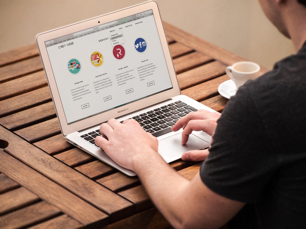 What Is a Social Media Panel and How Does It Work?