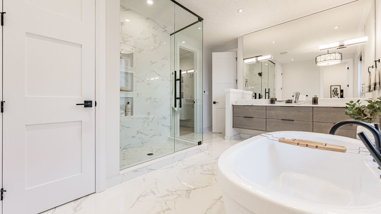 Corner Shower Screen Frameless Designed for Durability