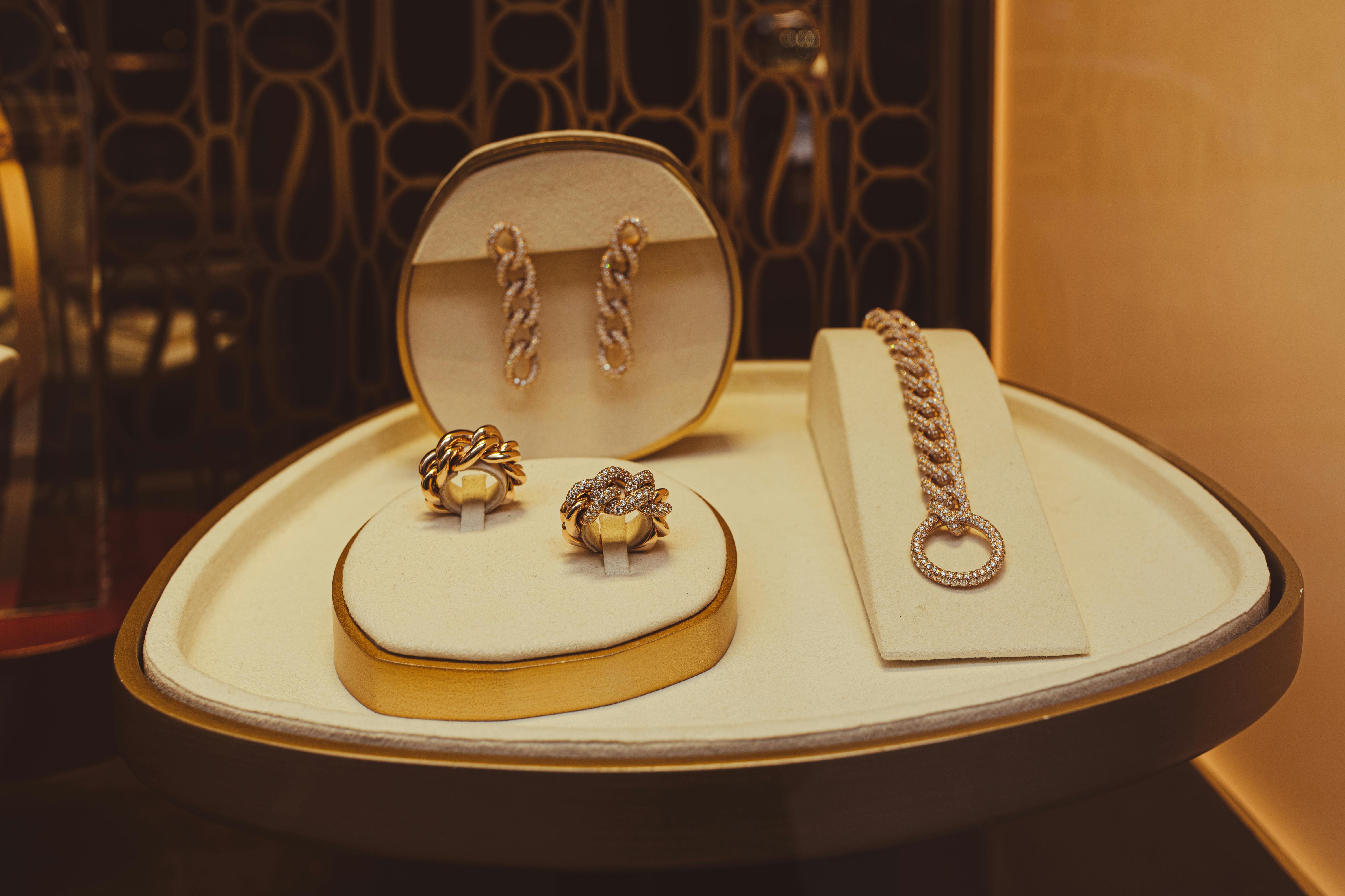 Luxury Jewellery Christmas Deals UK – Exclusive Diamond Discounts for the Festive Season