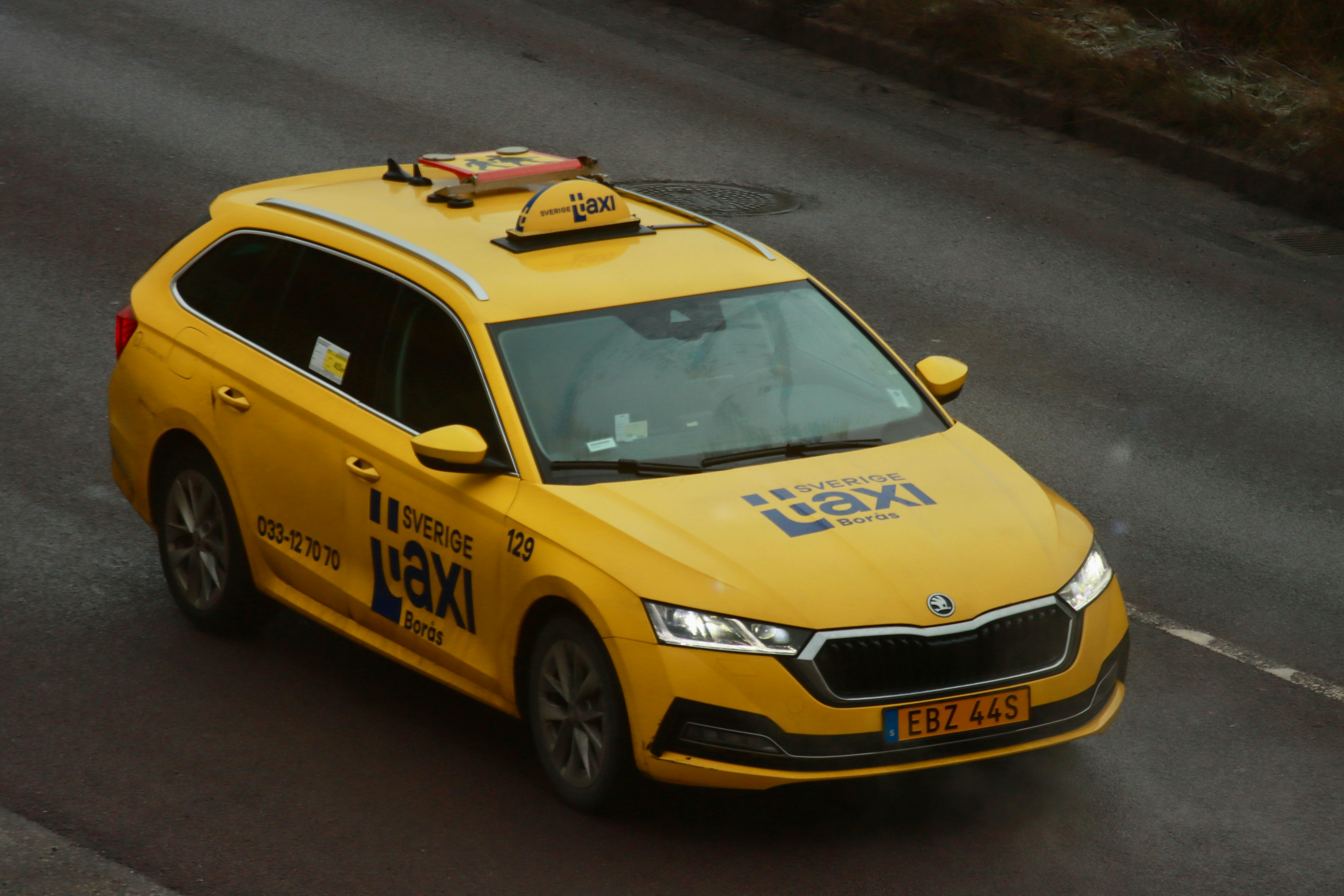 Thames Ditton Airport Taxi Services – On-Time Every Time