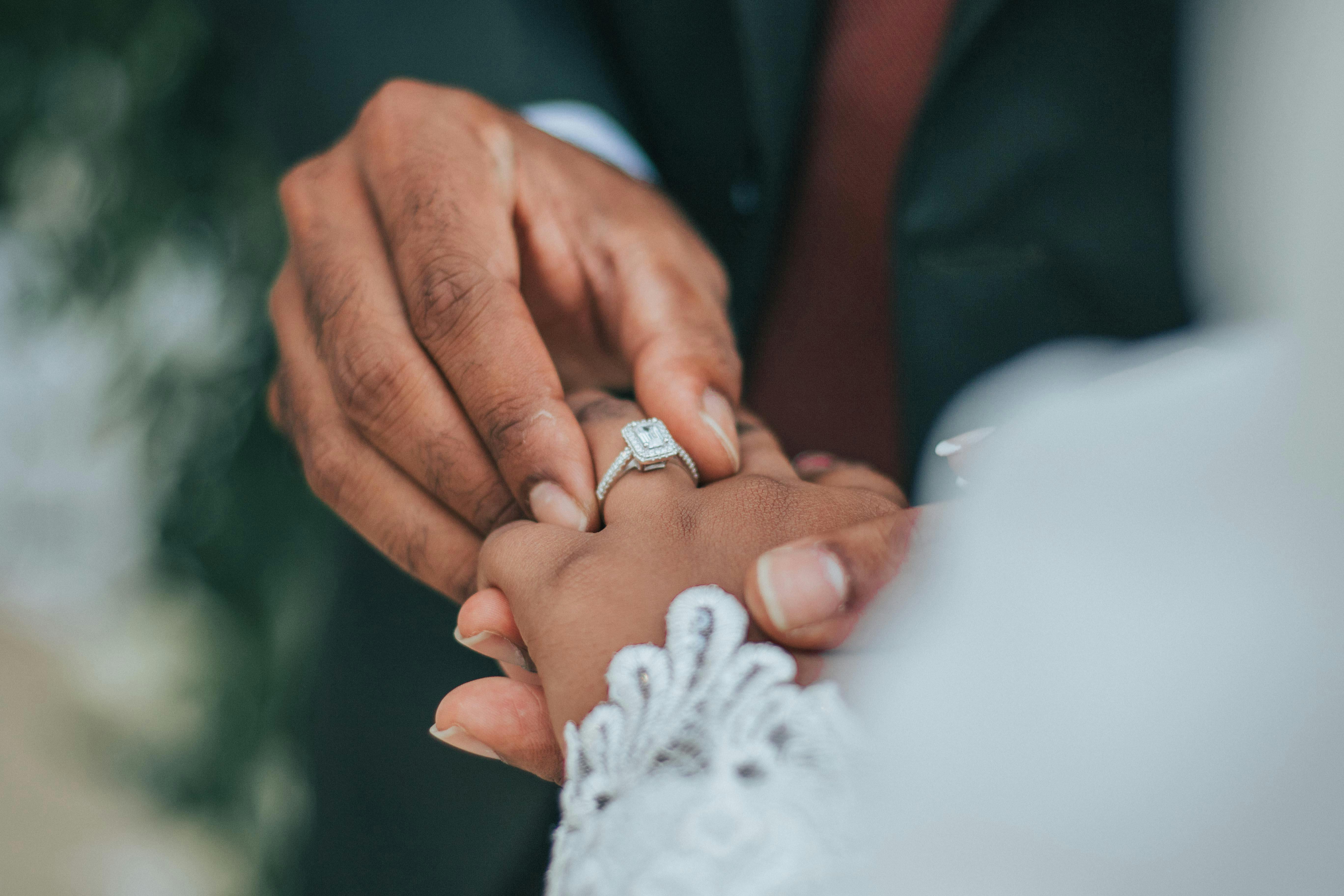Diamond Rings Buying Guide: Choosing the Perfect Style and Size