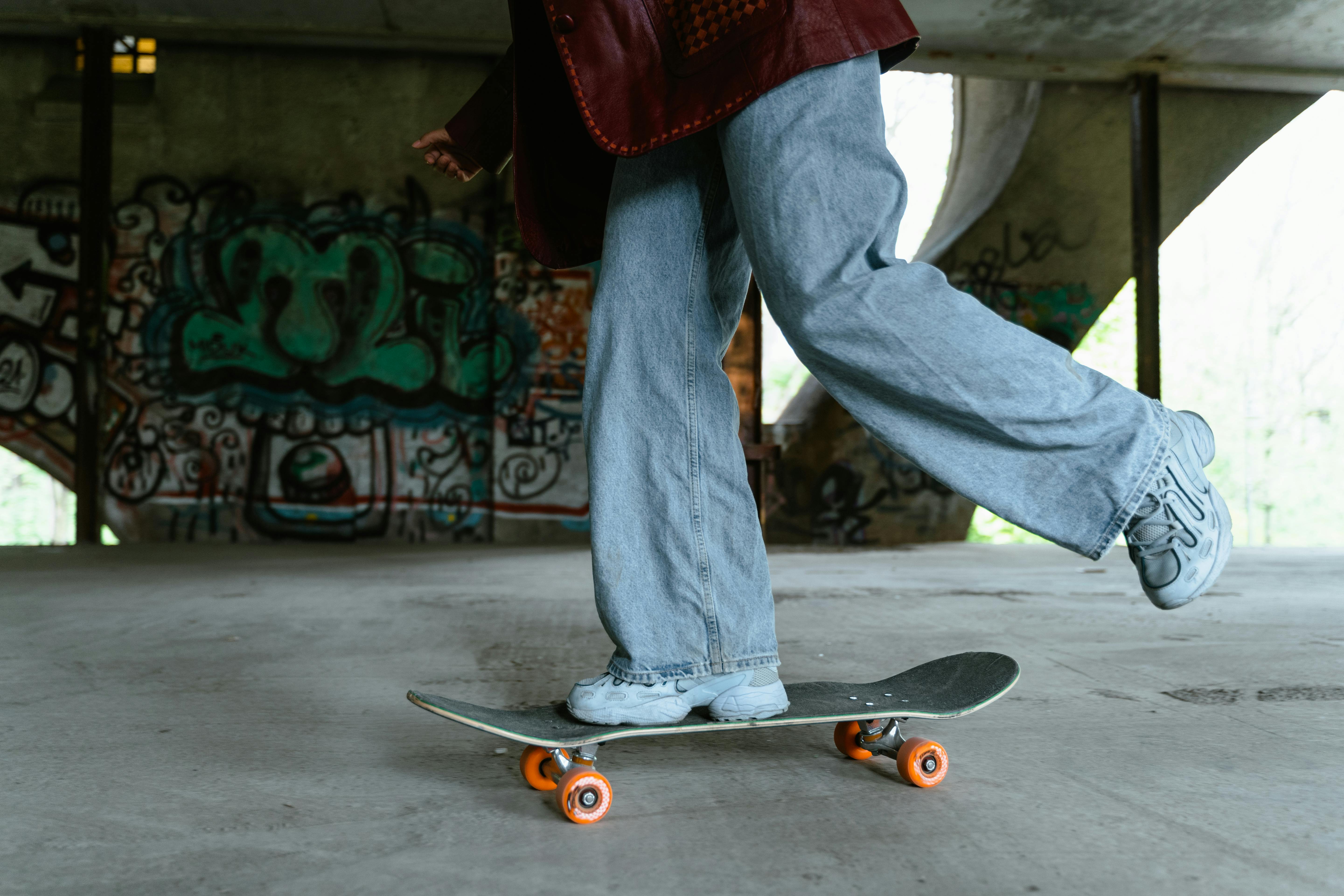 How to Style Baggy Sweatpants for a Modern Look