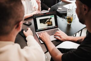 free-photo-of-back-view-of-men-using-laptop